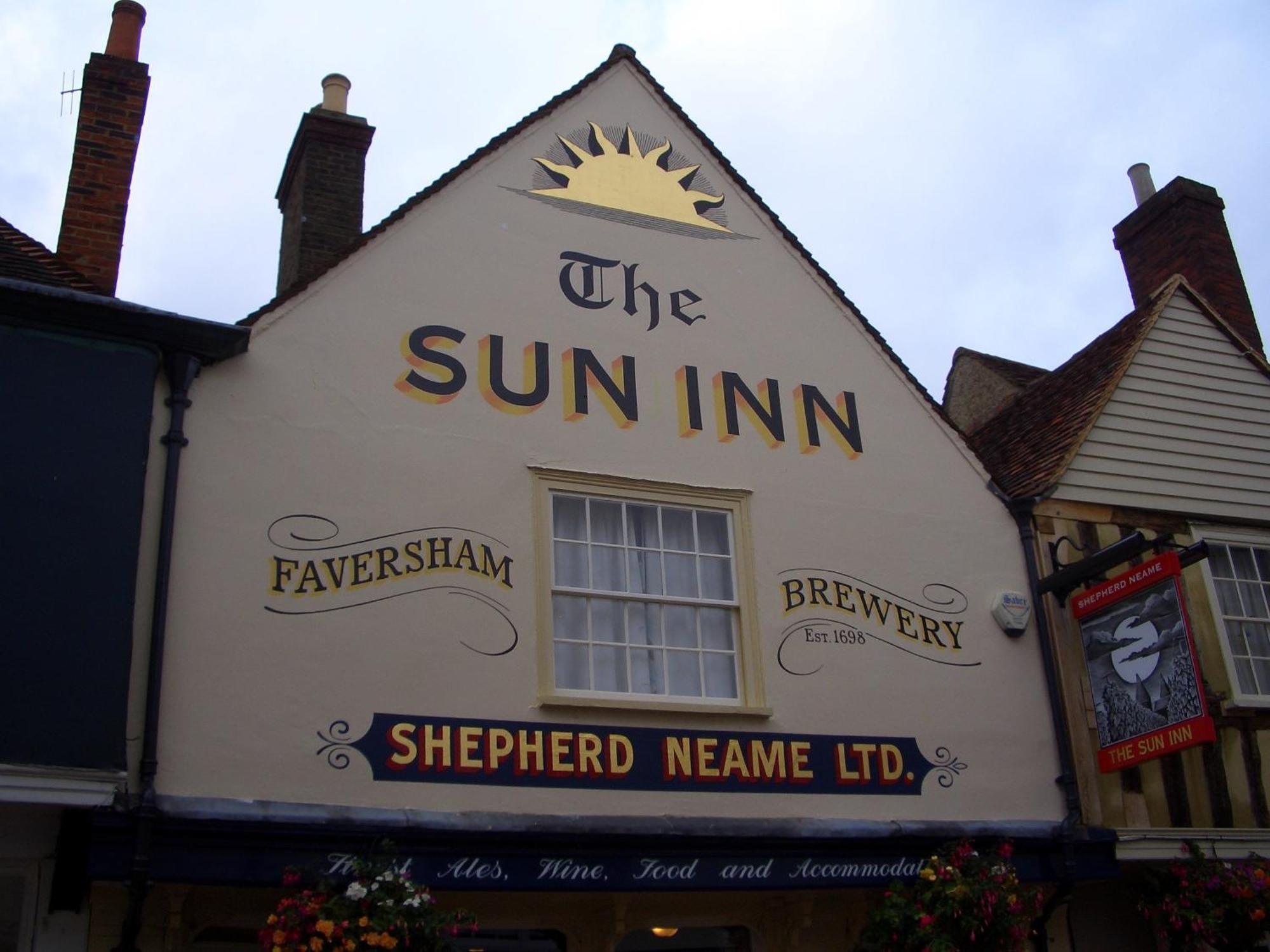 The Sun Inn Фавершем Екстер'єр фото