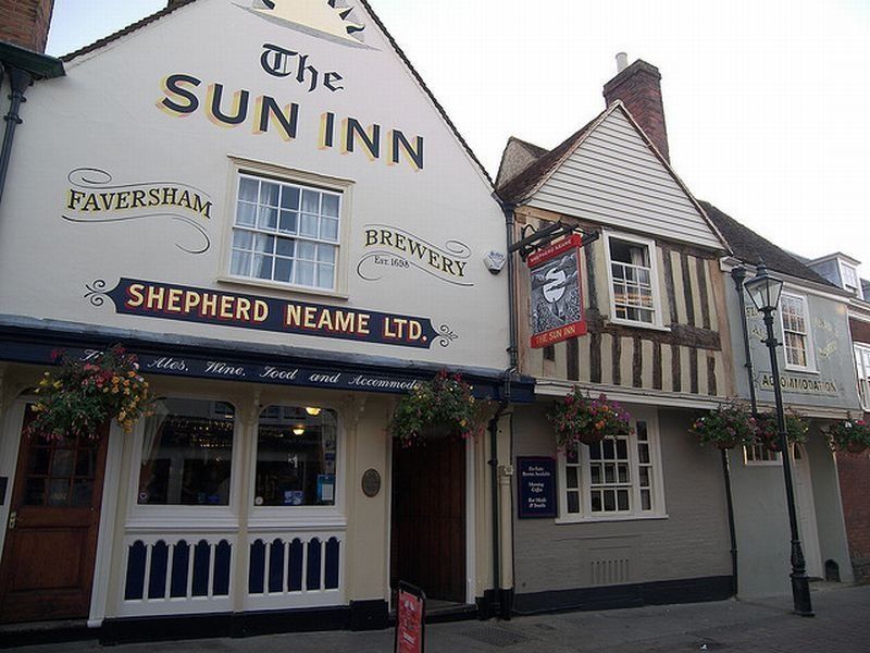 The Sun Inn Фавершем Екстер'єр фото